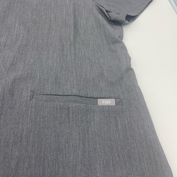 FIGS Scrub Top Woman’s-Size Medium Graphite - Picture 4 of 4